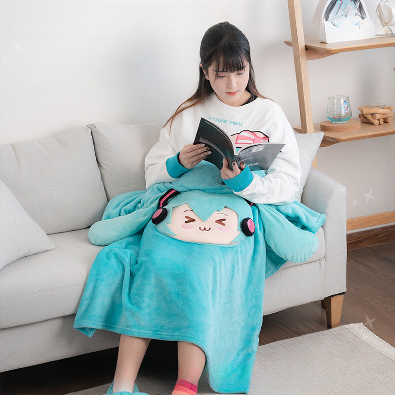 Hatsune Miku fleece blanket with plush pillow, perfect for cozy reading moments