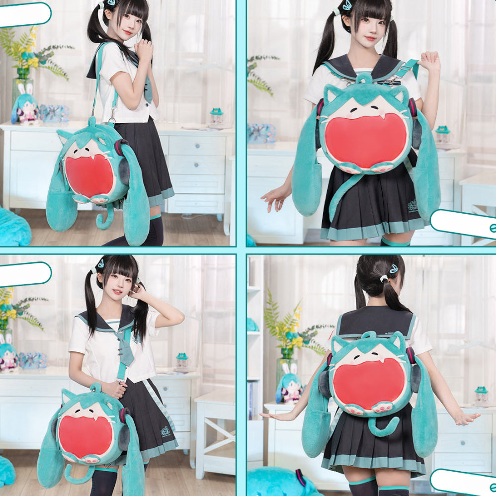 Girl in Hatsune Miku-style outfit showing a Hatsune Miku plush itabag with wide-mouthed design