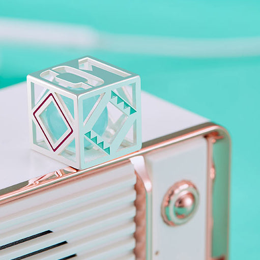Pendentif cube Hatsune Miku sous licence officielle