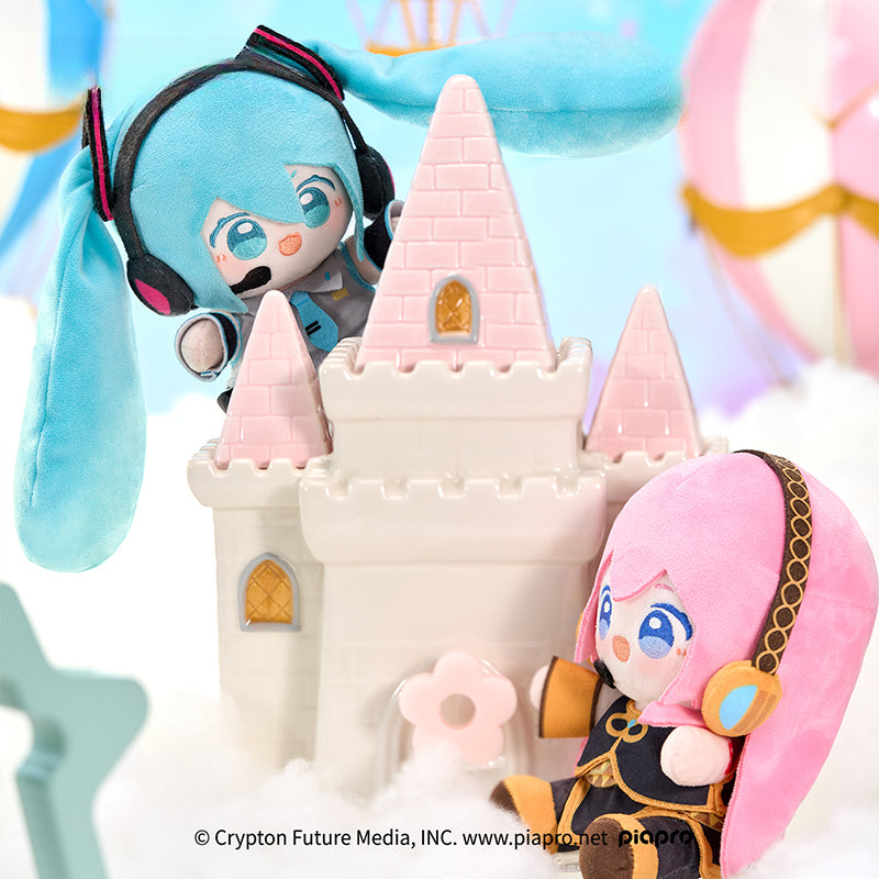 Petite peluche Hatsune Miku assise sous licence officielle