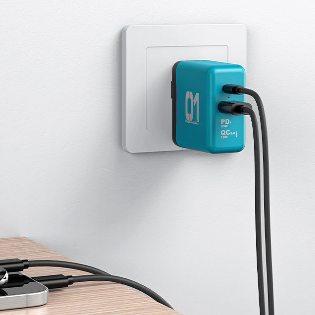 Officially Licensed Hatsune Miku 20W Fast Charging Set with Lightning & Type-C Cables