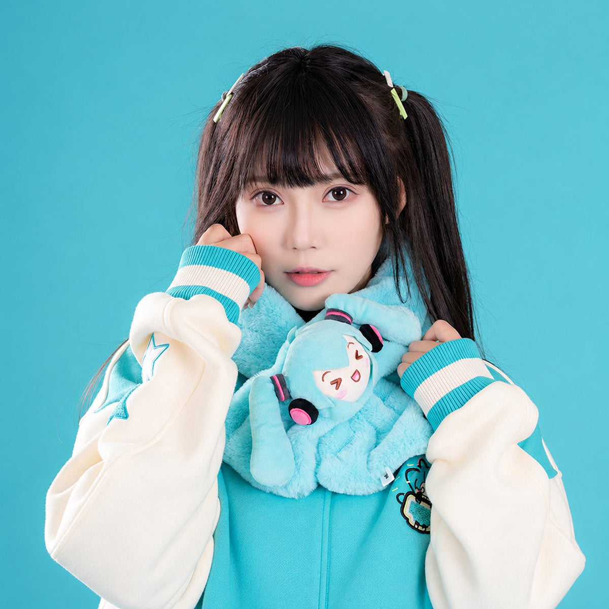 Officially Licensed Hatsune Miku Smiling Eyes Scarf