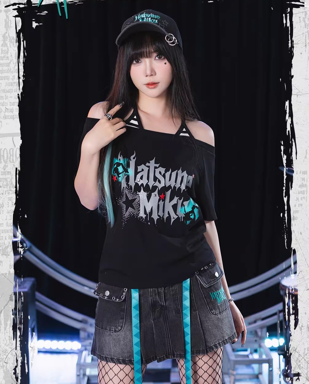 Official Hatsune Miku Rock Future Vintage Off-Shoulder Cropped T-Shirt for Women, Loose-Fit Top